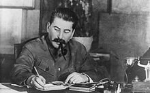 Stalin acada o poder