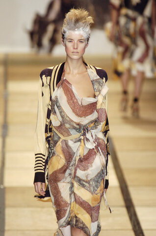 2005 Spring/Summer collection 'Ultra femininity'