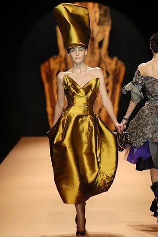 2007 Autumn/Winter collection 'Wake up, cave girl'