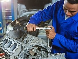 Técnico em Mecânica na Escola Industrial