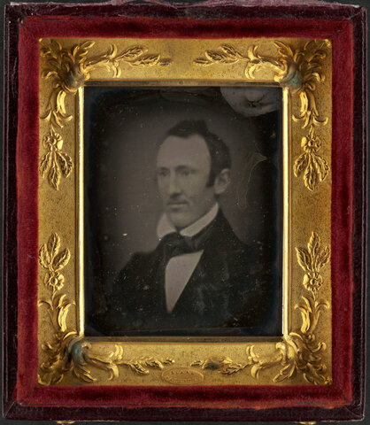 (1841)Richard Beard inicia con su estudio de retratos fotográficos.