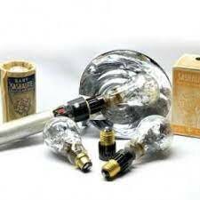 (1925) Presentación de la primera lámpara comercial  basada en flash