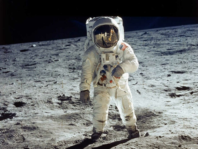 Első ember a Holdon