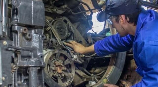 Formou-se Técnico em Mecânica