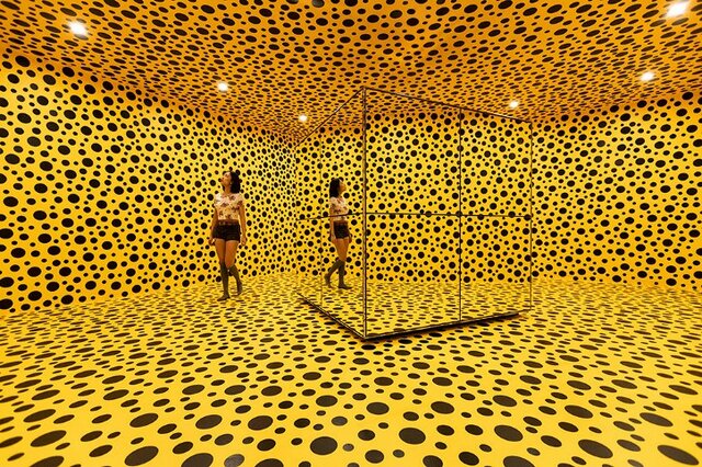 Infinity room par Yayoi Kusama