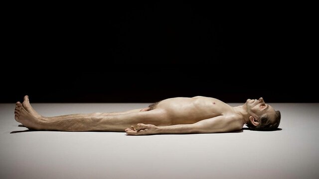 Dead Dad par Ron Mueck