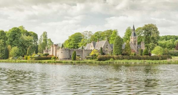 Lemuel Gulliver is born in Nottinghamshire.