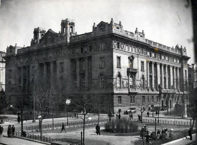 A Magyar Nemzeti Bank megkezdi működését