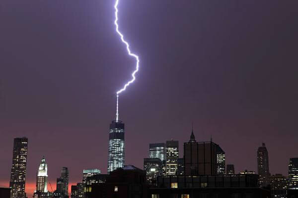 LA EVOLUCION DEL PARARRAYOS