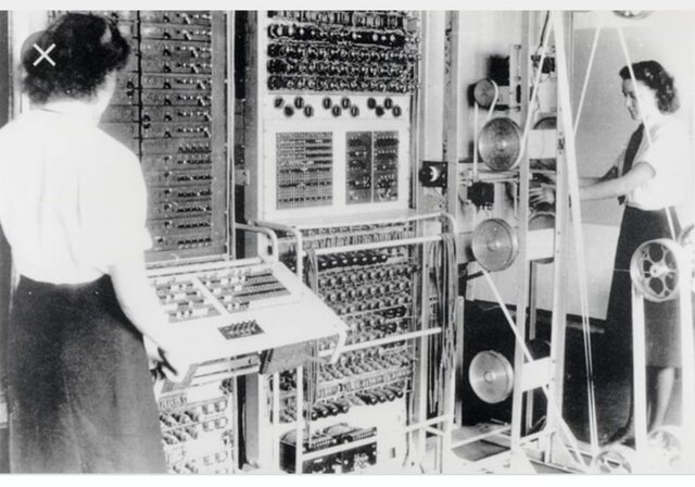 "LA PRIMERA COMPUTADORA DIGITAL ELECTRÓNICA  AUTOMÁTICA"