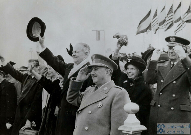 Francia y Reino Unido reconocen el regimen de Franco