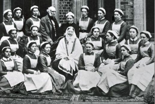 Londres, se funda la escuela de enfermería de Florence Nightingale.