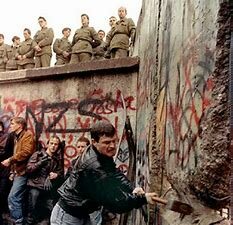 CAÍDA DEL MURO DE BERLÍN
