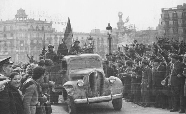 Les tropes de Franco arriben a la frontera de Catalunya. Exili massiu de republicans cap a França.