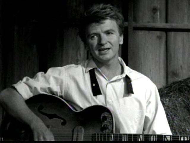 Neil Finn joins Split Enz