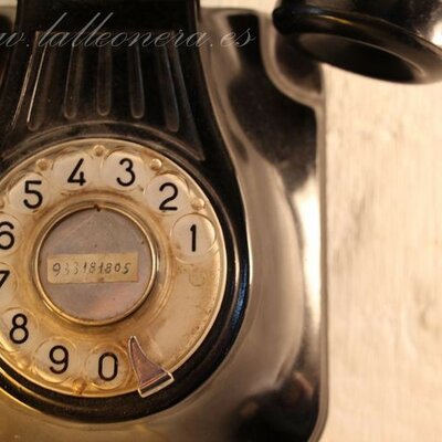 Timeline: EL TELÉFONO (Isabella Garcia Caro y Gabriela Chaverra Rua)