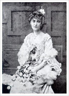 Falls in love with Jean Leckie