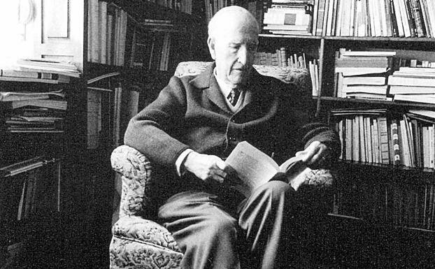 Termina sus estudios en el colegio y empieza bachiller