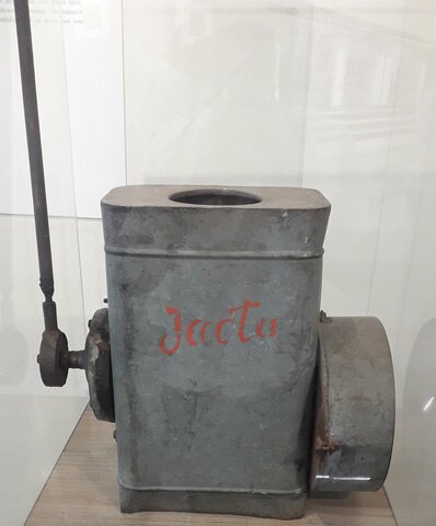 Primeira polvilhadeira