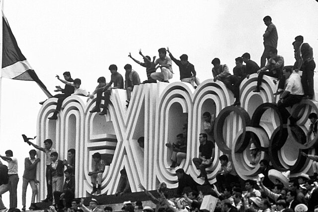 Díaz Ordaz inaugura los Juegos Olímpicos de México.