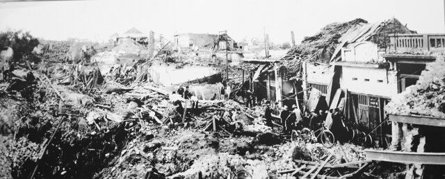 USA bombard North vietnam