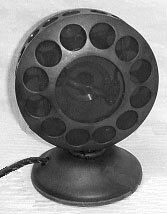 El Primer Micrófono De La Historia