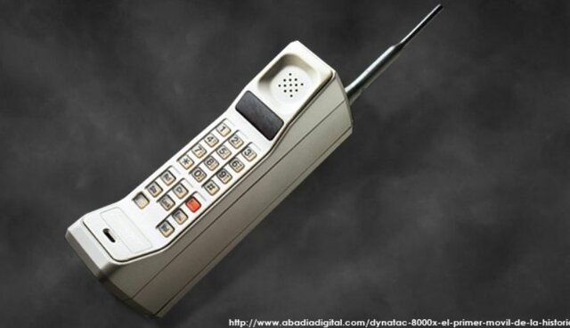 PRIMER TELEFONO CELULAR