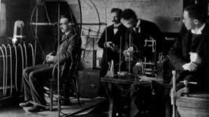 Wundt funda el primer laboratorio de Psicología