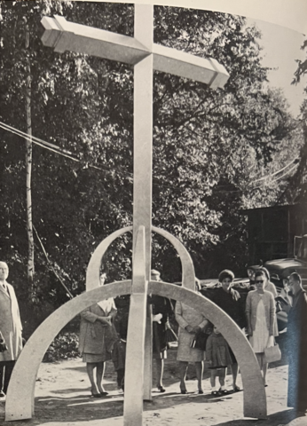 Installation of the Cross