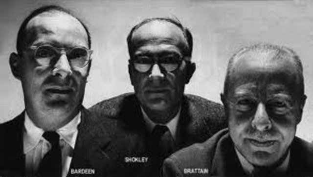 John Bardeen, Walter H. Brattain, y William Shockley.