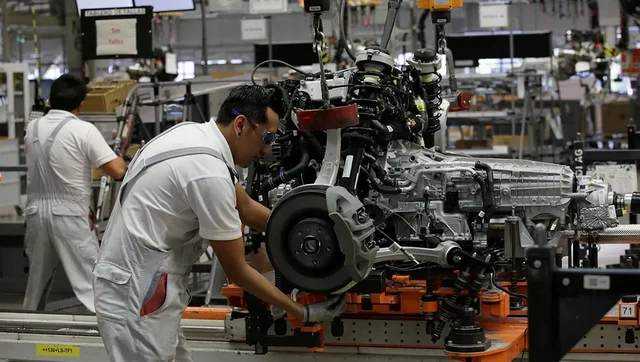 Aparecen las fabricas independientes