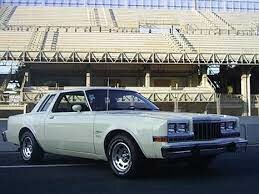 Por decreto se prohíbe la producción de autos de 8 cilindros