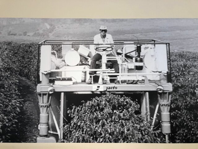 Primeira colhedora de café do mundo