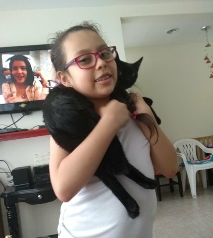 Jugando con la nueva integrante de la casa