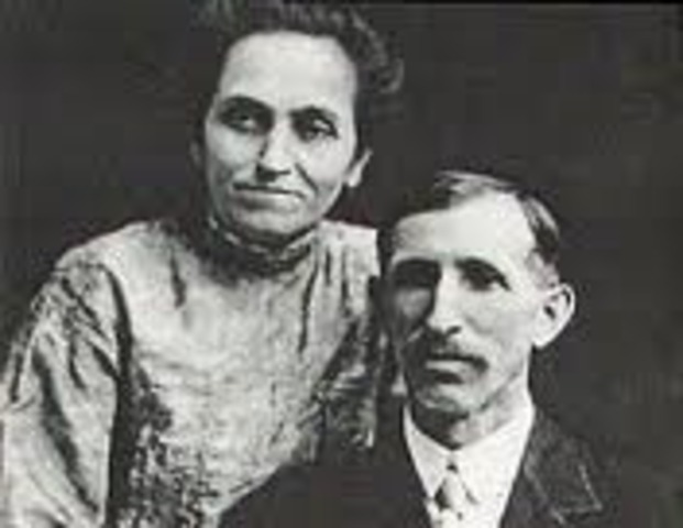 Elias Disney (father) Flora Disney (mother)