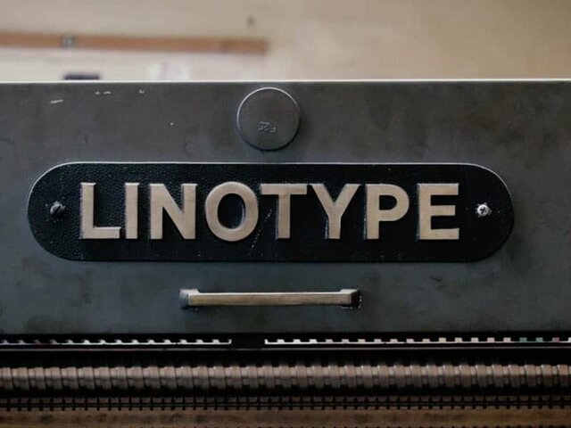 Ottmar Mergenthaler inventa la primera máquina de tipografía: el linotipo.