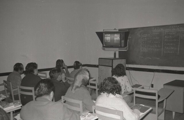 Nacen las teleaulas, proyecto precursor de la telesecundaria