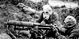 Gran Bretaña empieza a utilizar tanques y Austria gas veneno