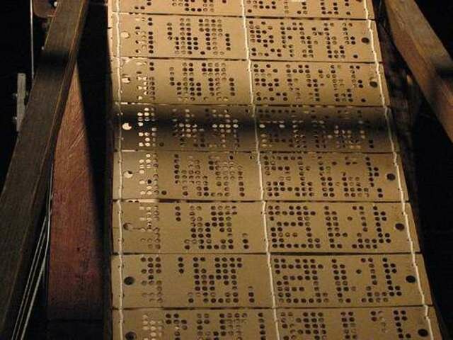 Tarjetas perforadas de madera