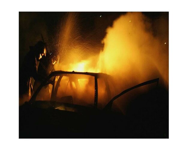 A estranha tradição  francesa em queimar centenas de carros no ano novo