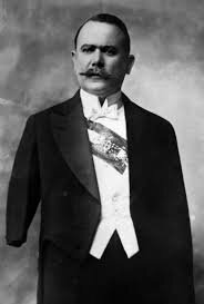 Inicia la radiodifusión comercial en México