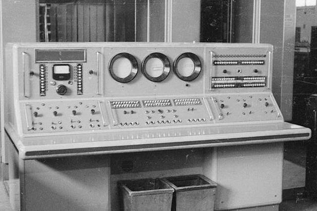 La primera computadora de uso disponible