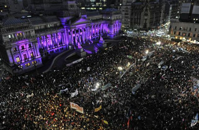 Marcha en argentina “Ni una menos”.