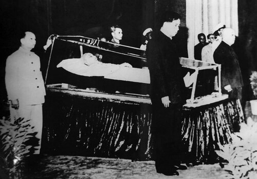 Chủ tịch Hồ Chí Minh qua đời