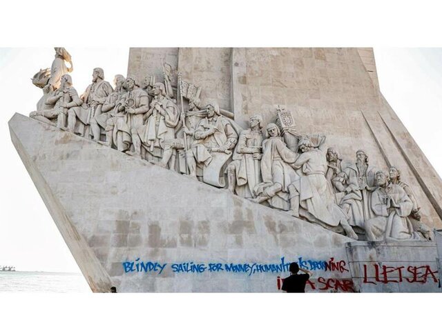 O Padrão dos Descobrimentos, em Lisboa, foi vandalizado no domingo com um 'graffiti' numa das laterais do monumento, com uma extensão de cerca de 20 metros e escrito em inglês, disse à Lusa a Polícia de Segurança Pública”.