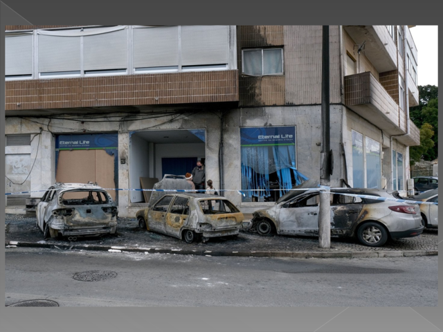 Quatro automóveis e vários ecopontos destruídos em Setúbal