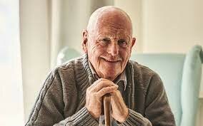 Haber vivido hasta al menos los 90 años de edad