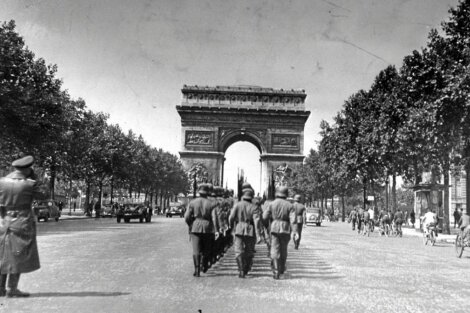 L’Alemanya nazi envaeix França.10