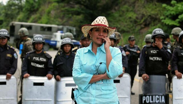 Xiomara se pone al frente de la resistencia al golpe