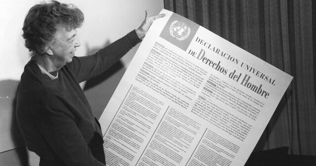 La Declaración Universal de los Derechos Humanos es adoptada por la ONU.